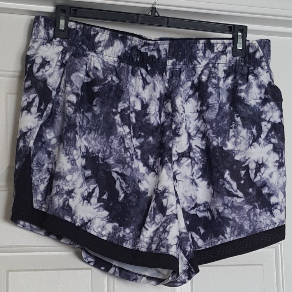 New Athletic Shorts Size XXL Black / White